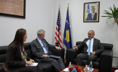 Ministri Rrahmani dhe ambasadori Dellawie biseduan për shëndetësinë në Kosovë
