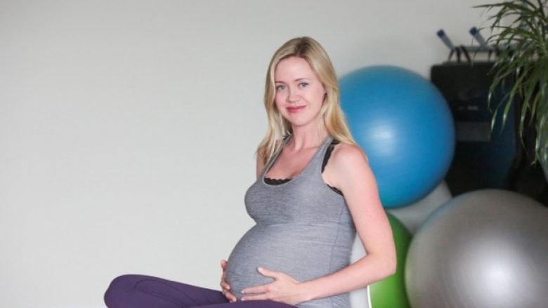 Çfarë ushtrime duhet të bëni gjatë shtatzënisë për të mos ndjerë dhimbje gjatë lindjes?