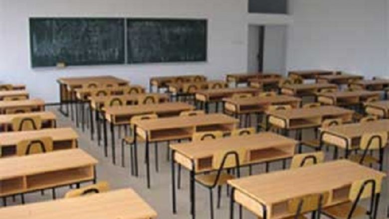 Përgjysmohet numri i nxënësve në shkollën e mesme të Dibrës