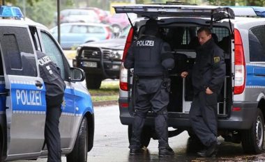 Shqiptari theret me thikë në Gjermani, autorët arratisen