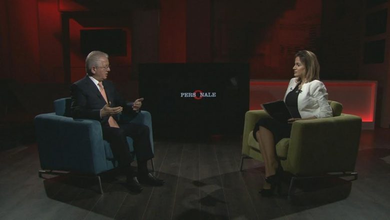 Tash, në “Personale” të TV Dukagjinit flet Skënder Hyseni: Rugova ua prezantonte diplomatëve skicën e Autostradës së Kombit (Video/Live)