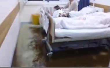 Spitalin e Pejës e merr uji (Video)
