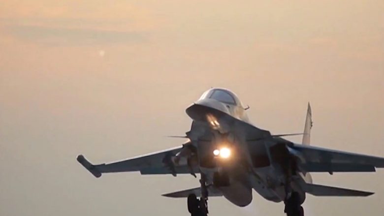 Një avion rus dhe një amerikan shmangin përplasjen mbi Siri