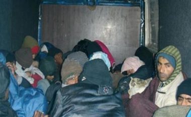 Arrestohen katër trafikantë, tentuan t’i fusnin ilegalisht 15 persona në Kosovë