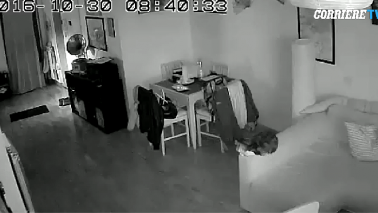 Tërmeti në Itali, shikojeni momentin kur gruja del vrap nga shtëpia (Video)