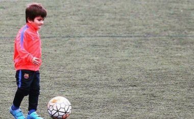 Drejt hapave të babait – djali i Messit fillon shkollën e futbollit (Foto)