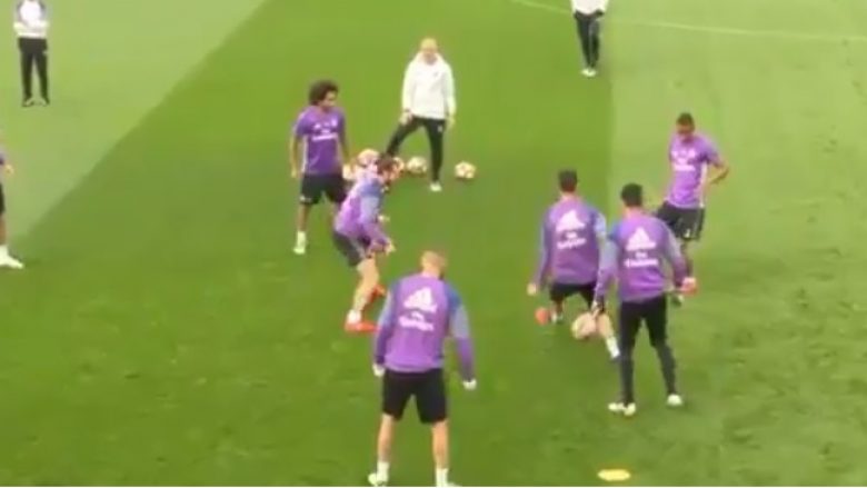 Ronaldo nervozohet kur i futet topi nën këmbë, ai e gjuan atë jashtë stadiumit (Video)