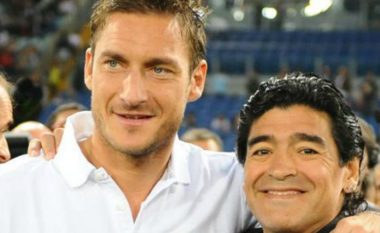 Maradona: Totti duhet të vazhdojë të luajë