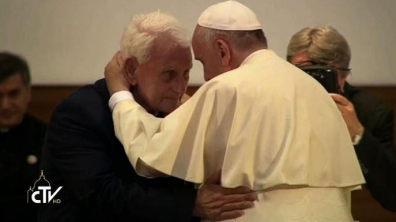Papa Françesku e shpall kardinal priftin shqiptar që vuajti 28 vjet burg (Video)