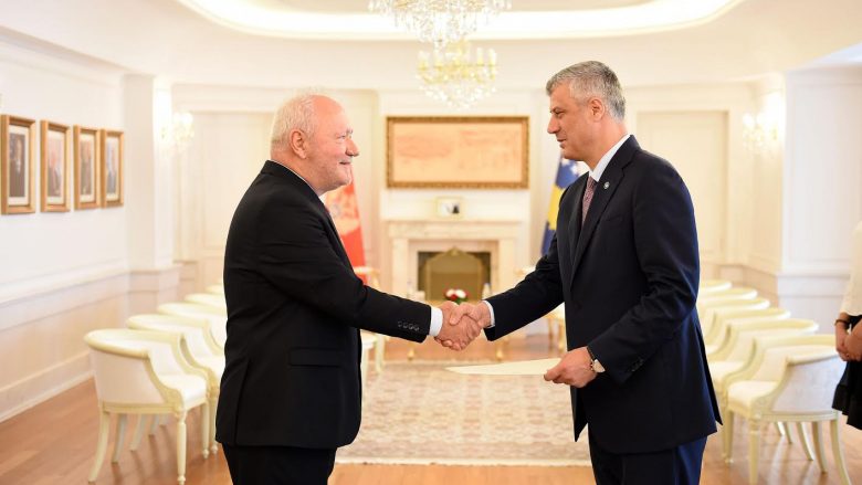 Thaçi priti ambasadorin e ri të Malit të Zi në Kosovë, pranoi kredencialet e tij