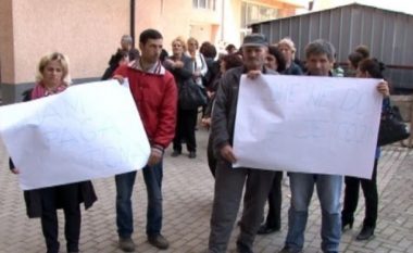 Protestojnë punëtorët teknik të spitalit në Gjakovë