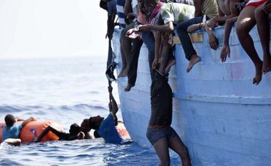 Brenda anijes së vdekjes ku humbën jetën dhjetëra emigrantë në Mesdhe (Foto)