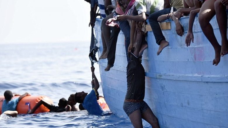 Brenda anijes së vdekjes ku humbën jetën dhjetëra emigrantë në Mesdhe (Foto)