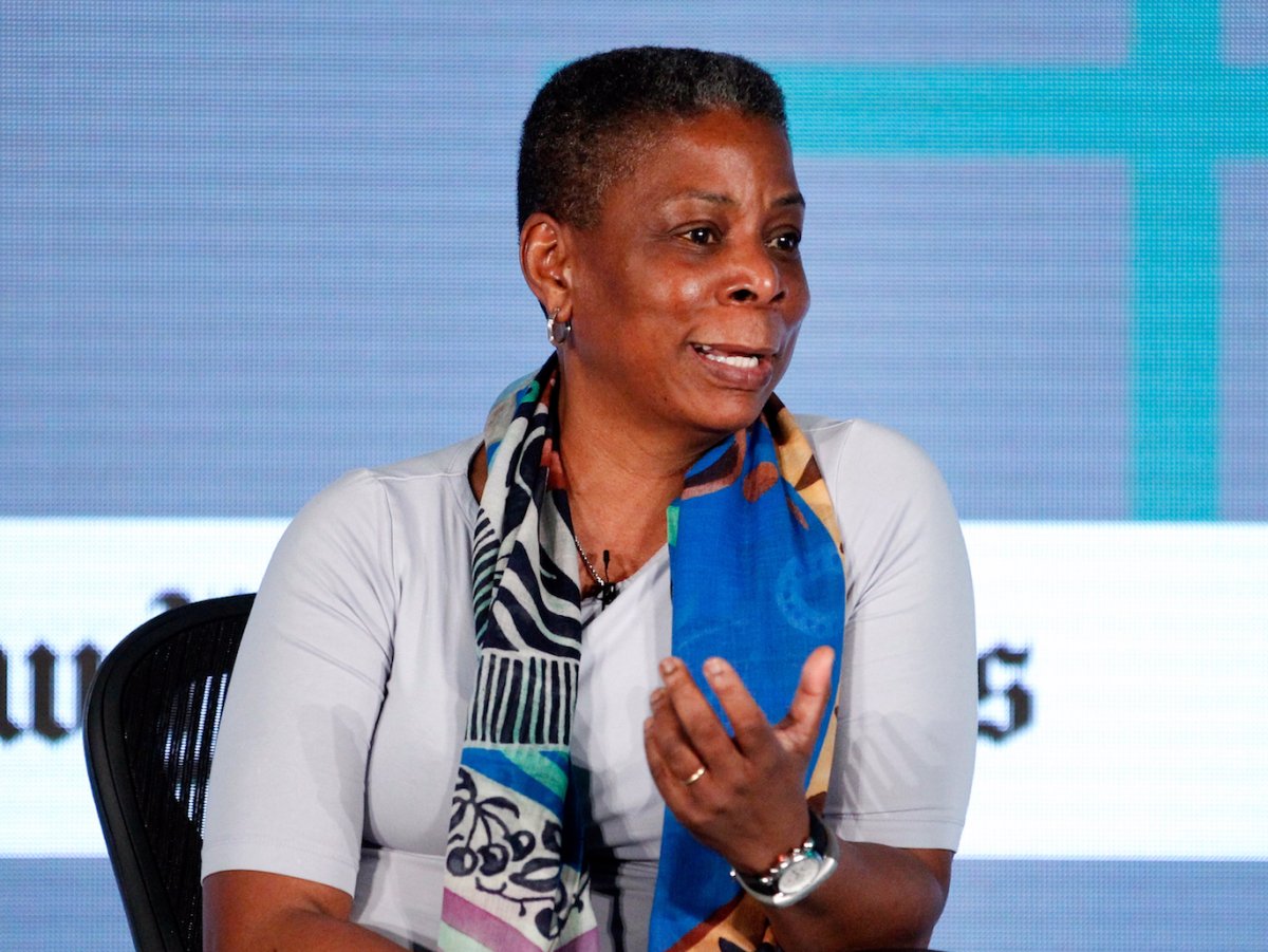 xerox-ceo-ursula-burns-rises-at-515-am-to-email-and-work-out