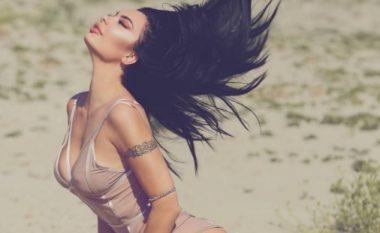 Zaimina Vasjari publikon video me bikini, shfaqet super seksi (Video, +16)