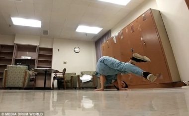 Mjeku shfrytëzon pauzën për të vallëzuar breakdance në spital (Foto/Video)