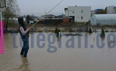 Shiu i merr disa familje në Fushë Kosovë