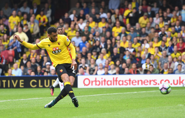 WATFORD, ENGLAND - SEPTEMBER 18: Etienne Capoue of Watford scores his sides first goal during the Premier League match between Watford and Manchester United at Vicarage Road on September 18, 2016 in Watford, England. (Photo by Laurence Griffiths/Getty Images)