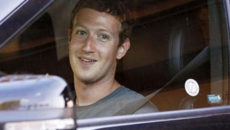 Edhe pse ka miliarda dollarë, Zuckerberg vazhdon të ngasë Volkswagen Golf (Foto/Video)