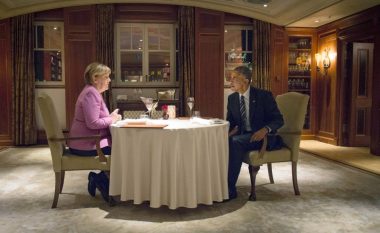 Darka “romantike” e Obamës dhe Merkel: Më telefono kur të duash (Foto)