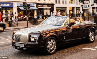 Super-vjedhja: Merr Rolls Royce 120 mijë dollarësh dhe e shet për 34 mijë (Foto)
