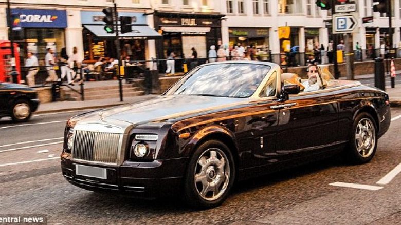 Super-vjedhja: Merr Rolls Royce 120 mijë dollarësh dhe e shet për 34 mijë (Foto)