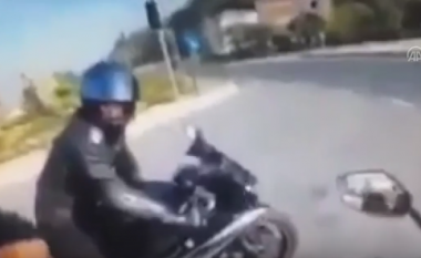 E tmerrshme: Motoçiklisti filmon vdekjen e vet me kamerën që e kishte në helmetë! (Video, +18)