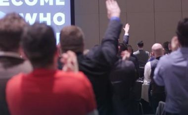 “Heil Trump”, pamjet tmerruese të neonazistëve amerikanë në festimin e zgjedhjes së presidentit të ri (Video)