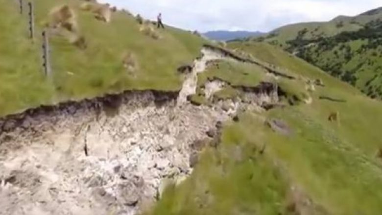 Tërmeti shkatërrimtar i filmuar nga droni (Video)