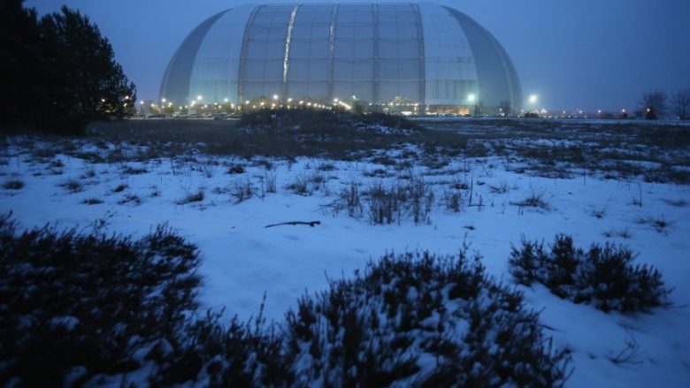 E pabesueshme çfarë fshihet në këtë hangar (Foto)