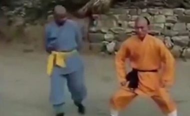Njihuni me murgun budist që arrin të durojë çdo lloj dhimbjeje (Video, +16)