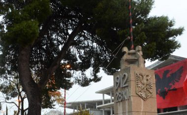 Në Vlorë ngritët flamuri si para 104 viteve