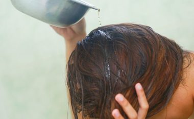 Femrat janë ngazëllyer me hitin më të ri: Ngjyrosni flokët me pijen që e preferoni