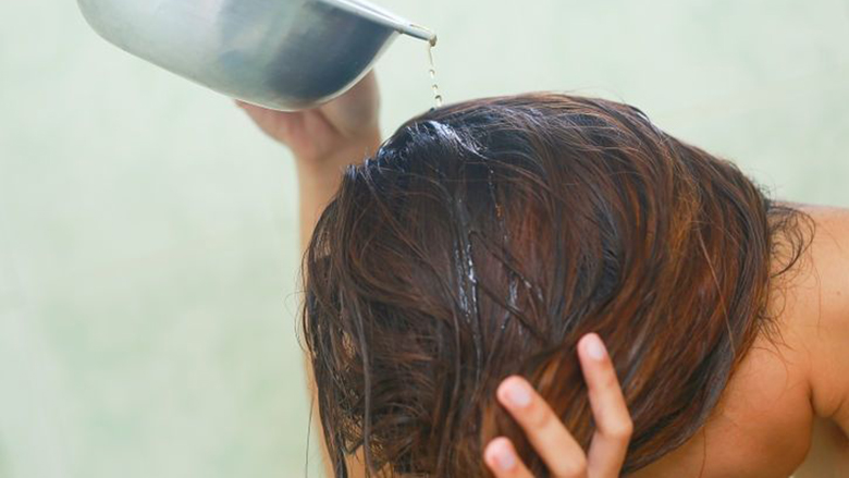 Femrat janë ngazëllyer me hitin më të ri: Ngjyrosni flokët me pijen që e preferoni