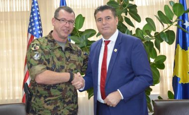Komandanti Schuler: KFOR-i gjithmonë në shërbim të qytetarëve të Mitrovicës