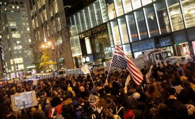 Rreth 30 të arrestuar në protestat kundër Trumpit president
