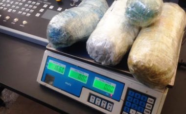 Sekuestrohen 1.5 kg narkotikë në autobusin e linjës Tiranë-Prishtinë