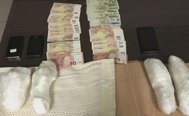 Kapen dy shqiptarë me kokainë në doganën e Follorinës
