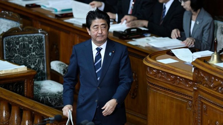 Kryeministri japonez i pari lider që takon Trumpin