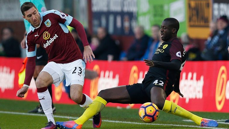 Burnley kalon në epërsi ndaj Cityt me një gol të mrekullueshëm (Video)