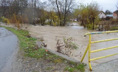 Reshjet e vazhdueshme të shiut e rëndojnë gjendjen në komunën e Podujevës
