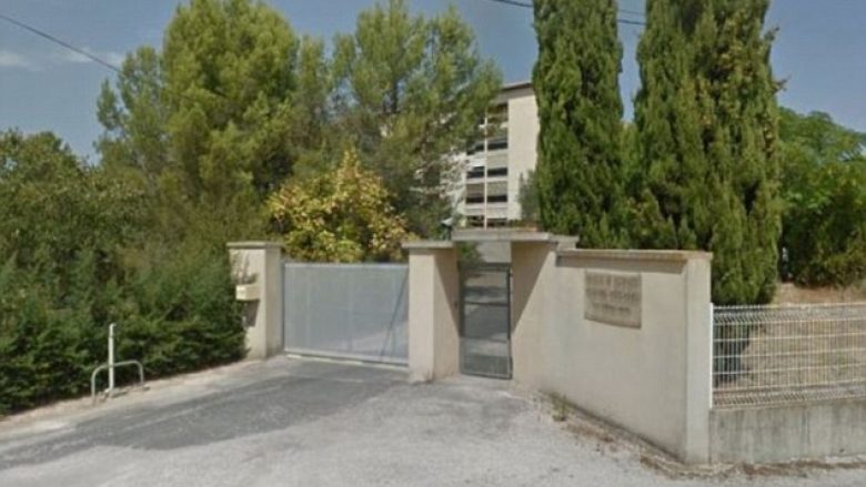 Sulm nga një person i maskuar, dy të vdekur dhe 70 të marrë peng në Francë