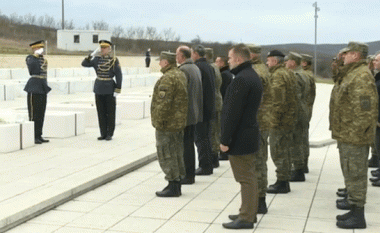 Forca e Sigurisë së Kosovës nderon familjen Jashari dhe veprën e UÇK-së