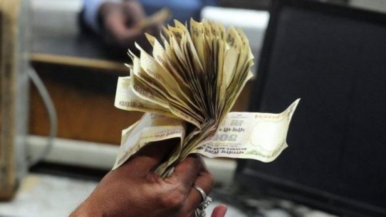 India asgjëson 23 miliardë kartëmonedhave