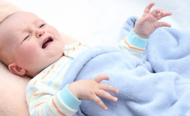 Si ta lehtësoni dhe mjekoni kapsllëkun te foshnjat dhe fëmijët