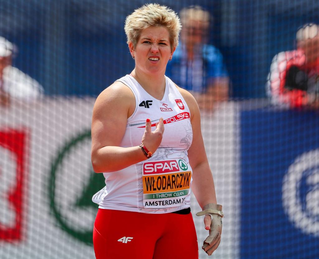 epa05410789 Anita Wlodarczyk of Poland looks on in the women's hammer throw qualifying round at the European Athletics Championships at the Olympic Stadium in Amsterdam, the Netherlands, 06 July 2016. EPA/MICHAEL