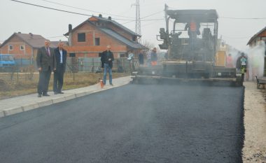 Asfaltohen rrugët në disa lokalitete të Podujevës