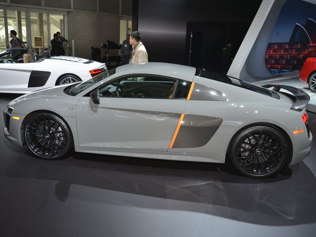 audi-r8-do-te-kete-lasere-qe-ndriqojne-deri-ne-600-metra-largesi-foto-4