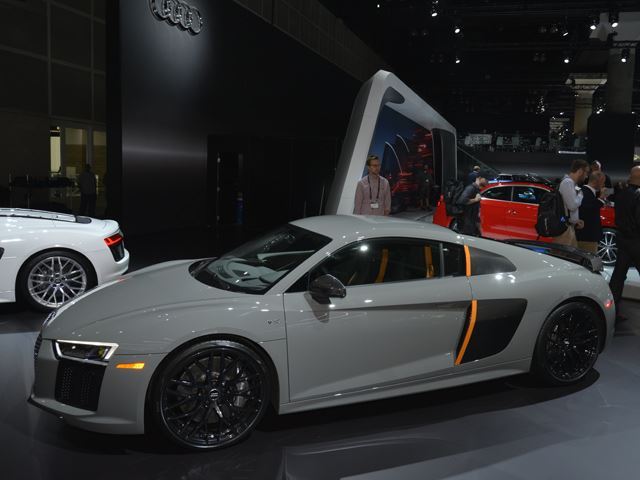 audi-r8-do-te-kete-lasere-qe-ndriqojne-deri-ne-600-metra-largesi-foto-5