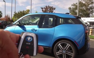 BMW i3 që lansohet më 2017, ende duket si bulldog i qëlluar në fytyrë (Video)